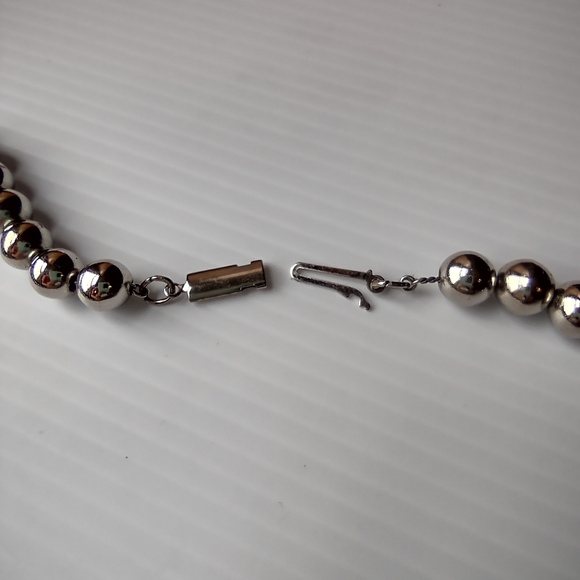 Beaded necklace - Picture 3 of 4